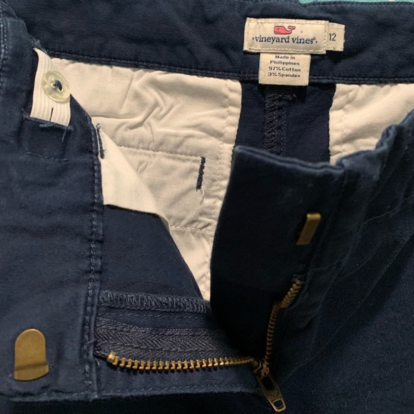 Vineyards Vines, Navy blue shorts with pink embroidered wales. - Picture 5 of 5